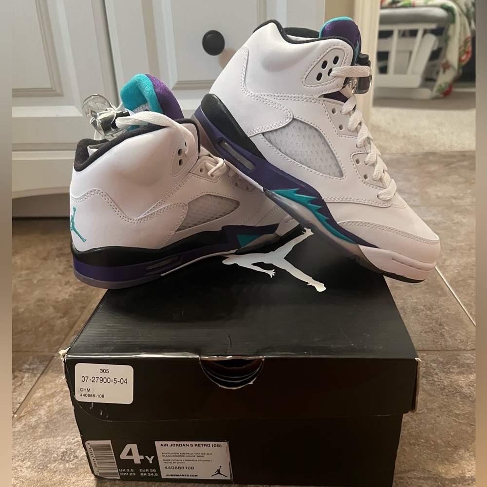 Grade school Jordan Retro 5 White Grapes